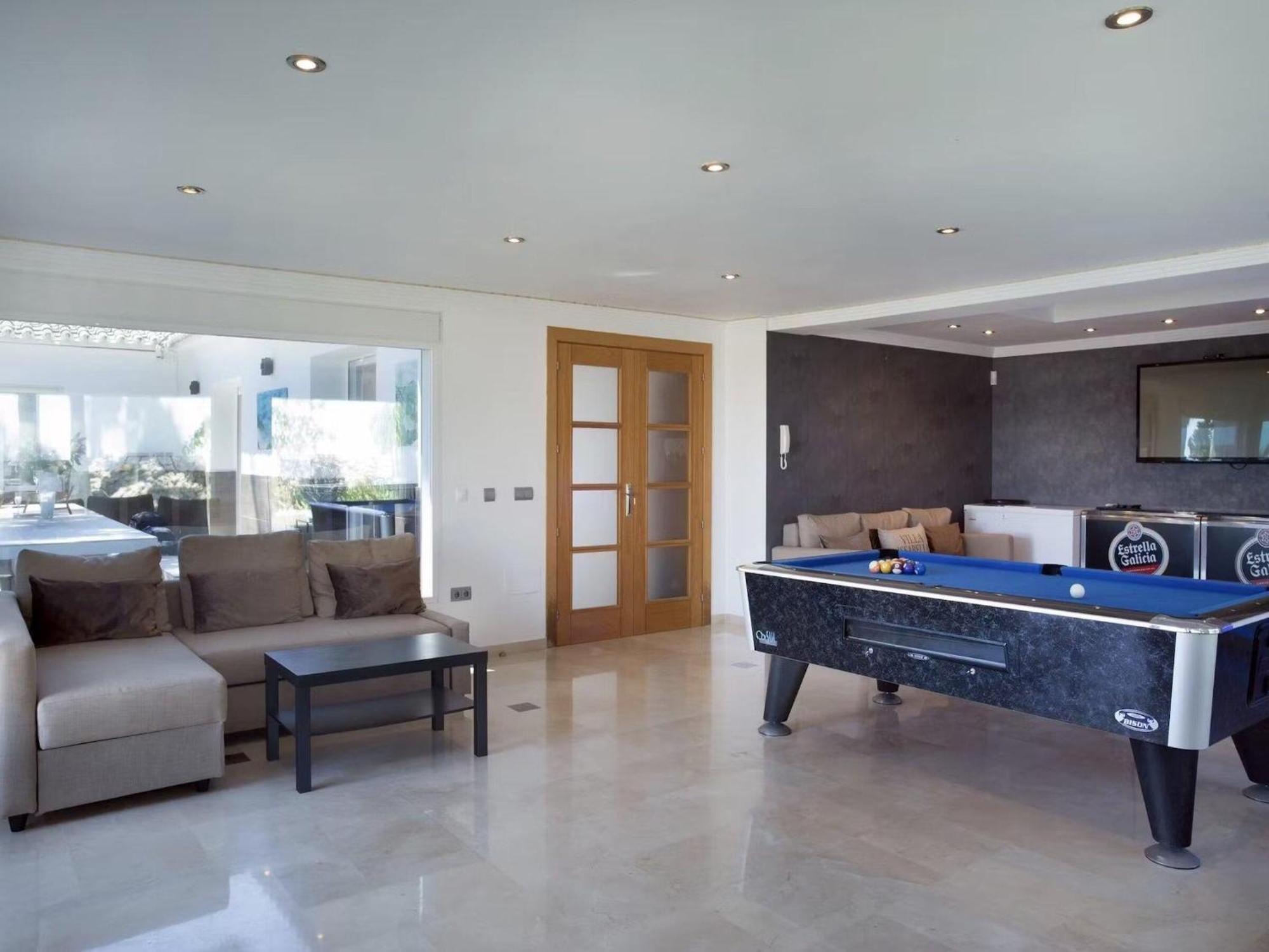 Modern Versace-themed * Marbella