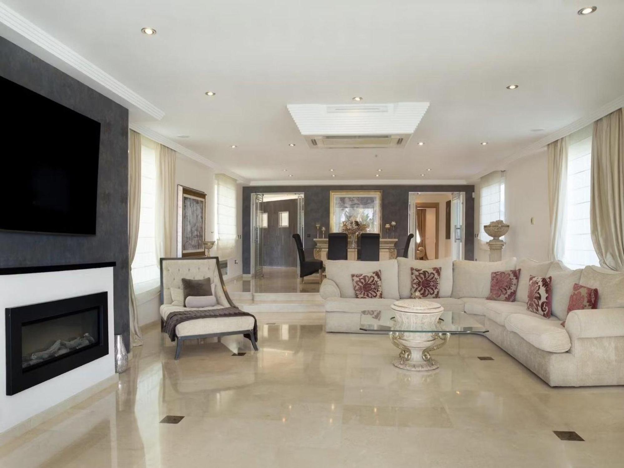 Modern Versace-themed * Marbella